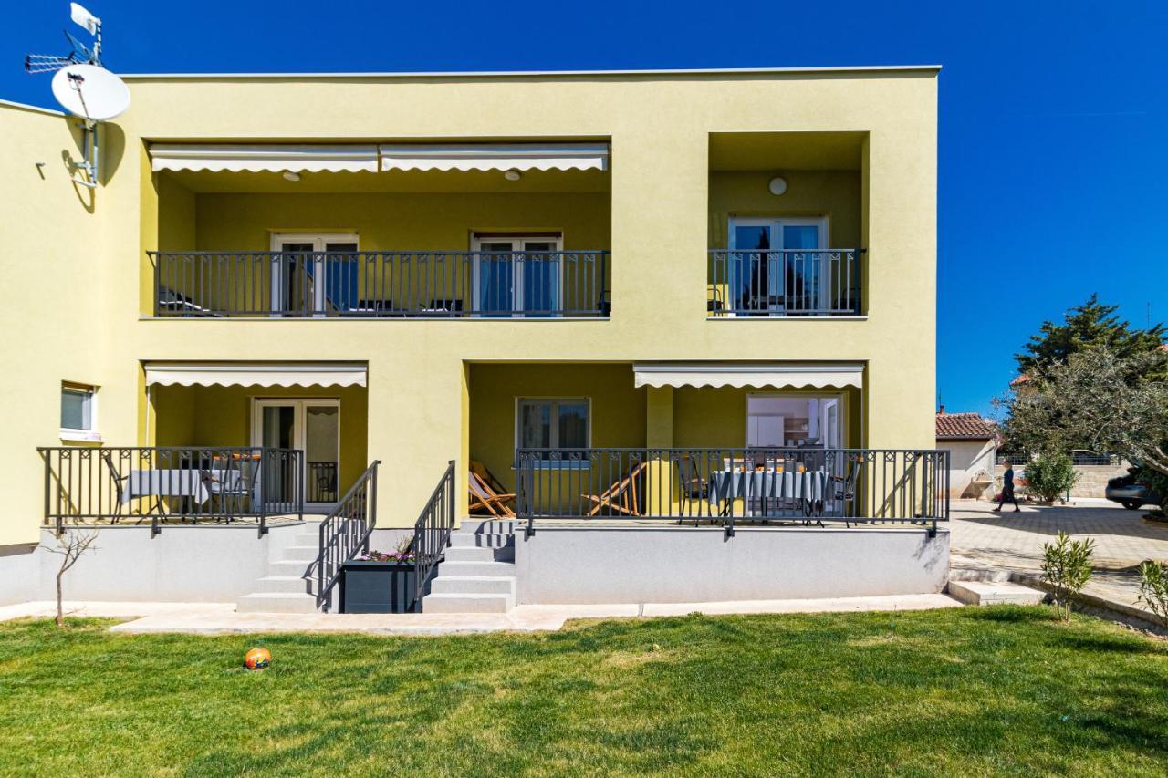 Apartment Mirjana 2 *