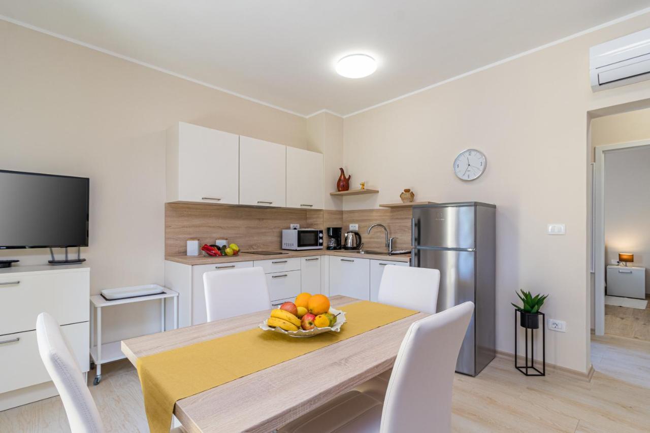 Apartment Mirjana 2 *
