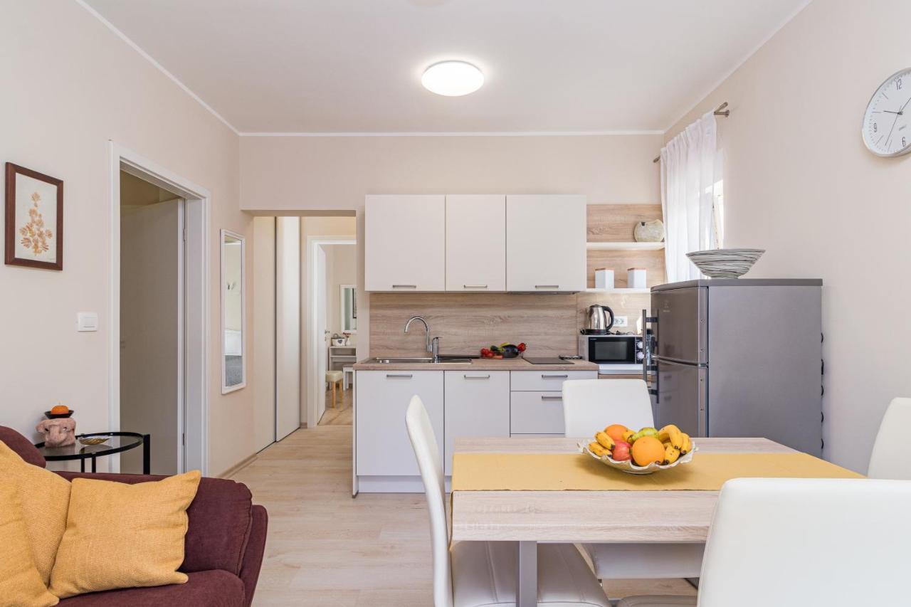 Apartment Mirjana 2 *